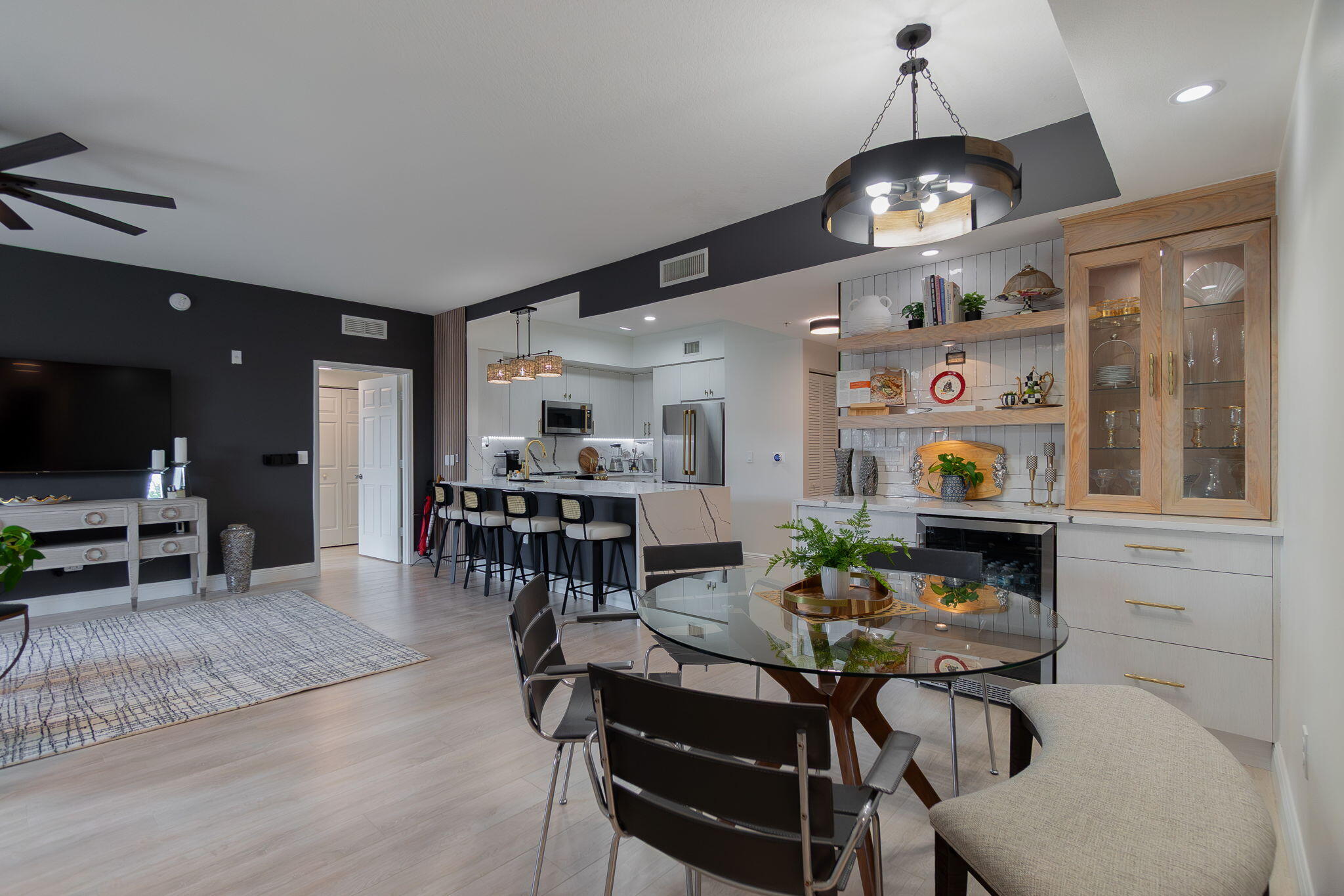 804 East Windward Way, Unit 307 Lantana, FL 33462 - Photo 9 of 43 Dining-Living Area