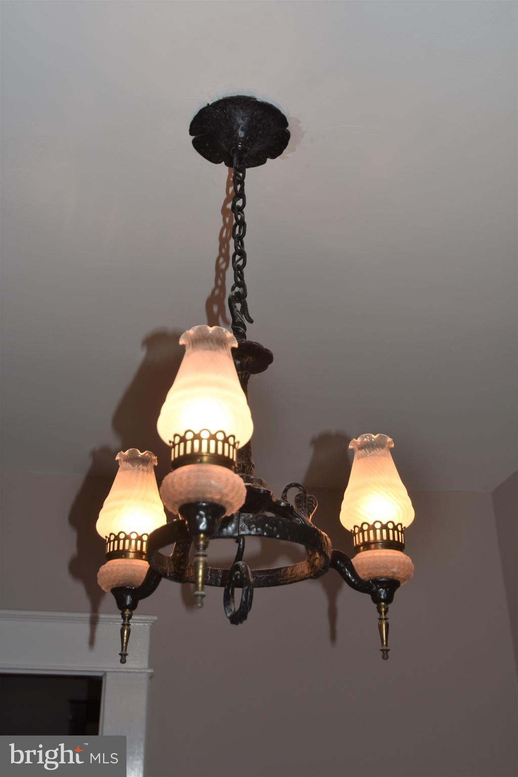 5619 A Jefferson Pike Frederick, MD 21703 - Photo 33 of 57 Antique lighting