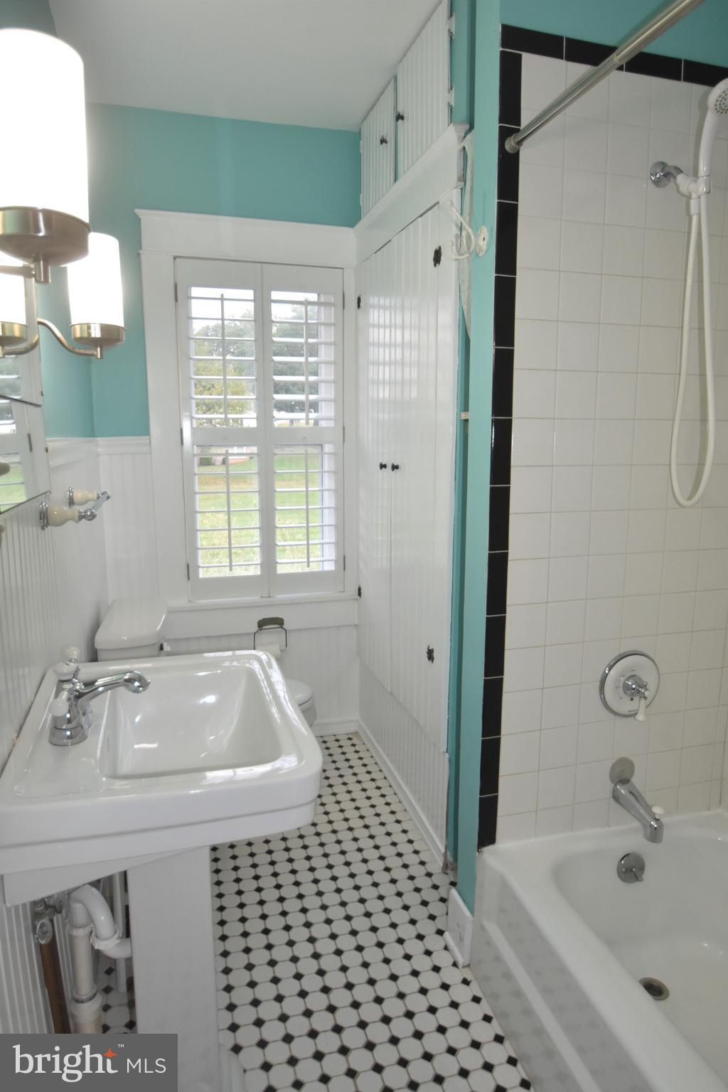 5619 A Jefferson Pike Frederick, MD 21703 - Photo 35 of 57 a bathroom with a bathtub sink vanity and mirror