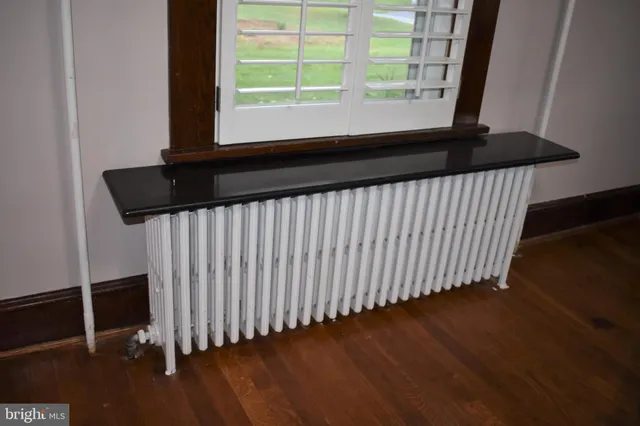 a car parked in front of a building