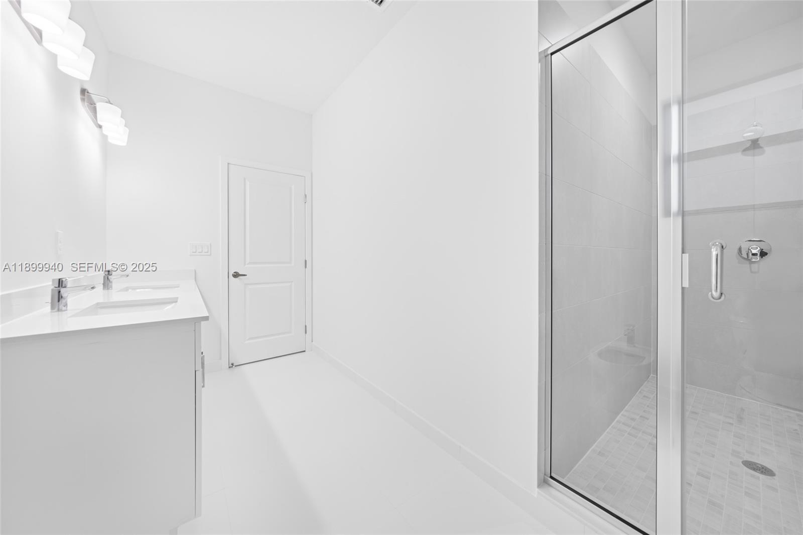 19504 Southwest 324th Street Homestead, FL 33030 - Photo 17 of 46 Master Bathroom