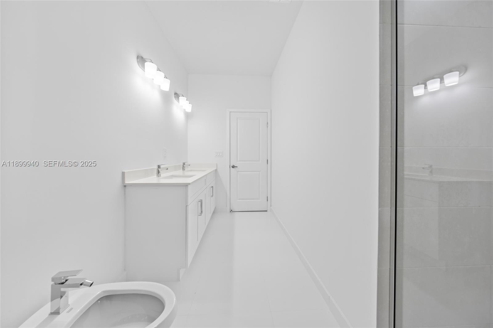 19504 Southwest 324th Street Homestead, FL 33030 - Photo 18 of 46 Master Bathroom