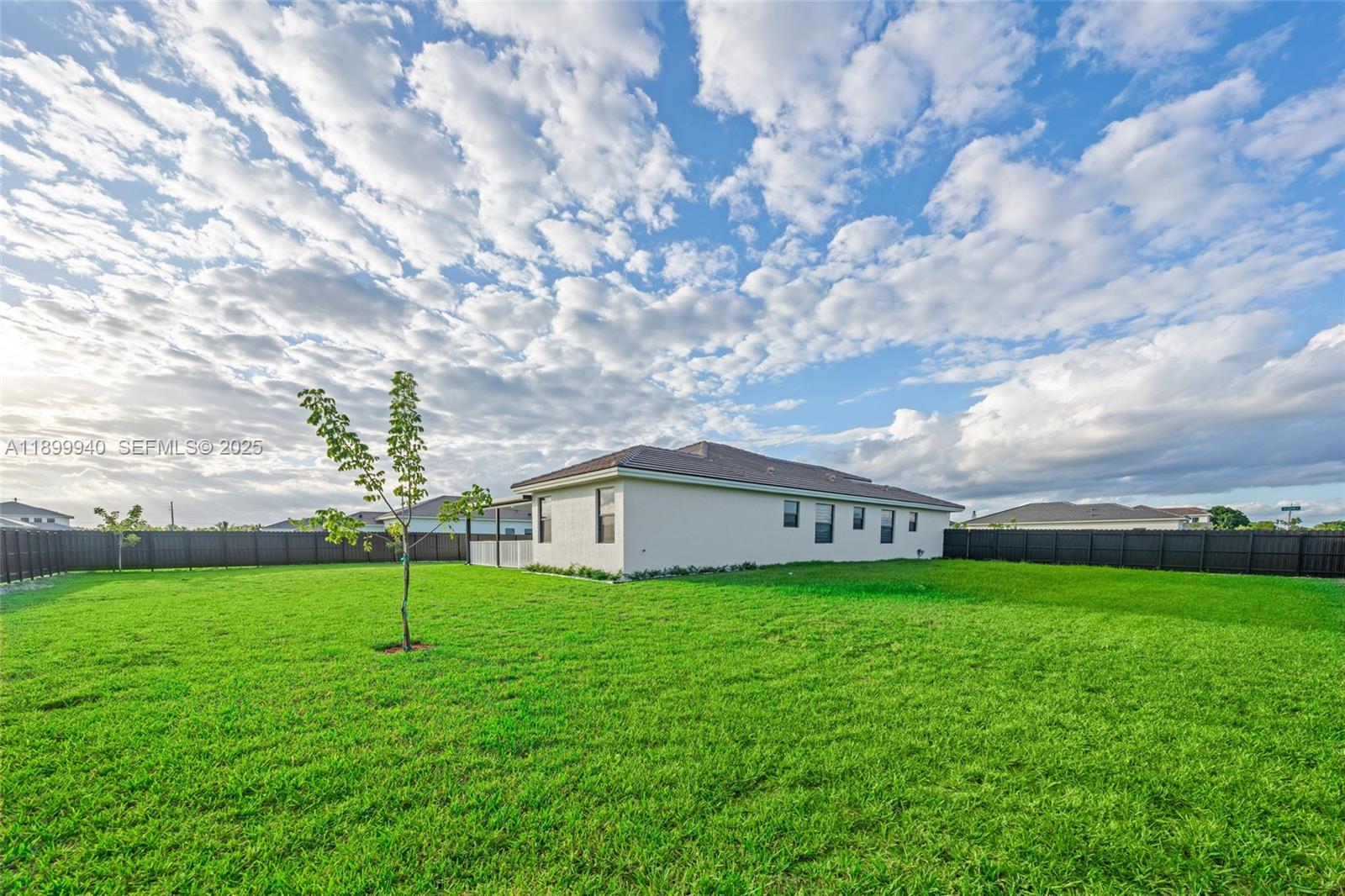 19504 Southwest 324th Street Homestead, FL 33030 - Photo 6 of 46 side and backyard