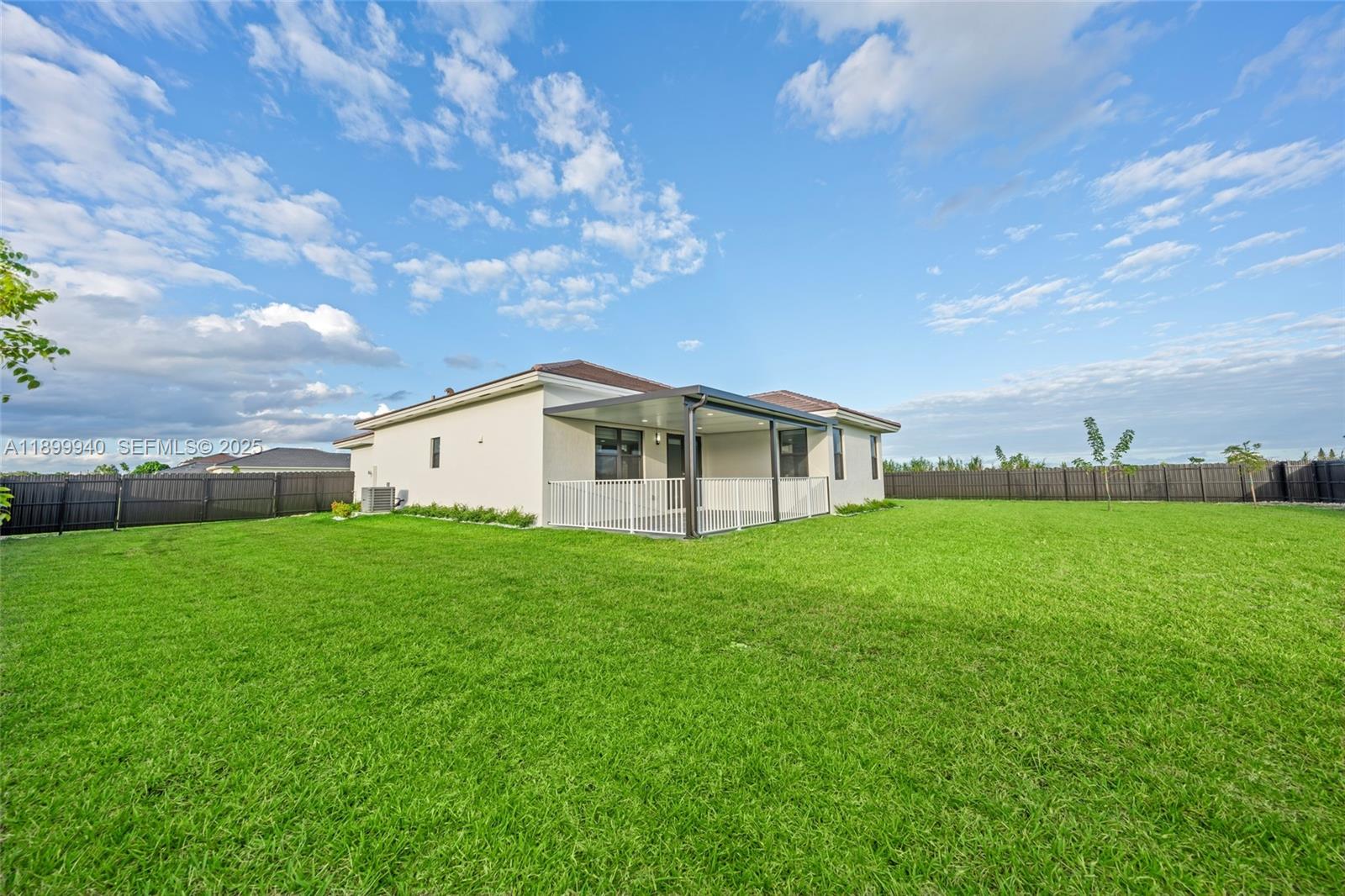 19504 Southwest 324th Street Homestead, FL 33030 - Photo 7 of 46 side and backyard