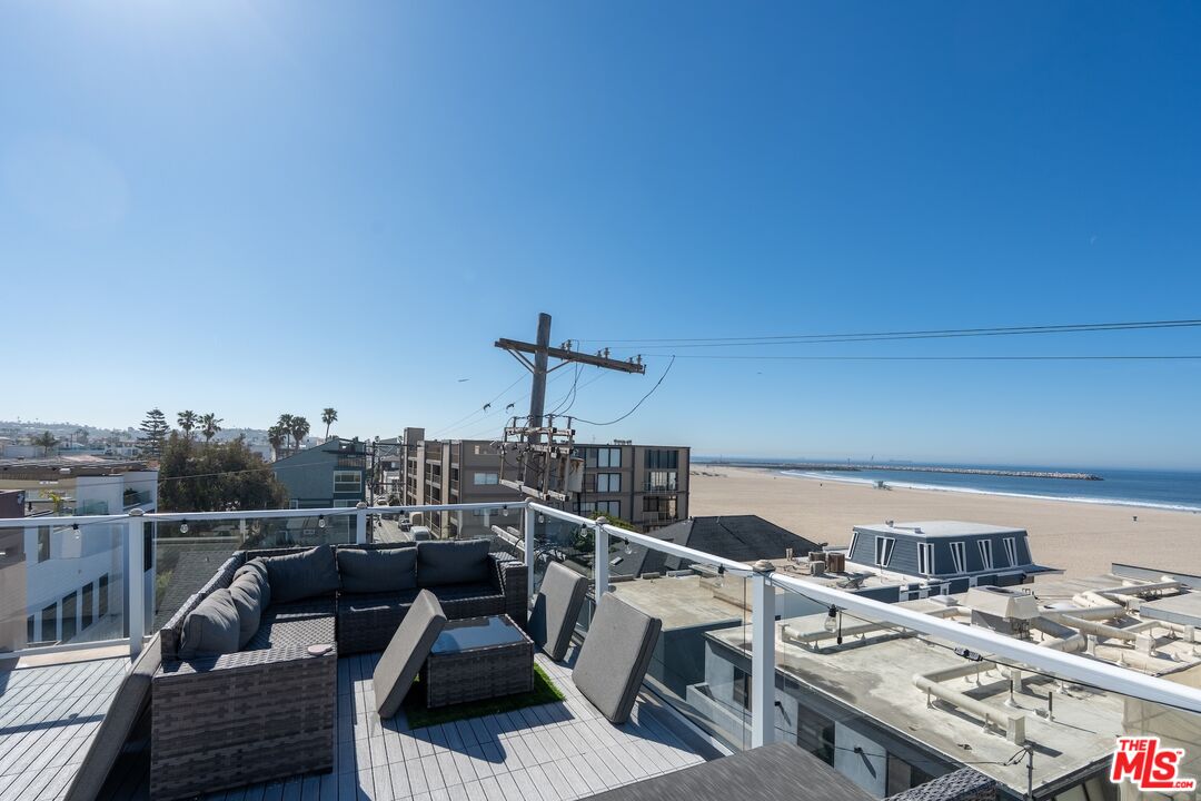 16 Quarterdeck Street, Unit 301 Marina del Rey, CA 90292 - Photo 11 of 32