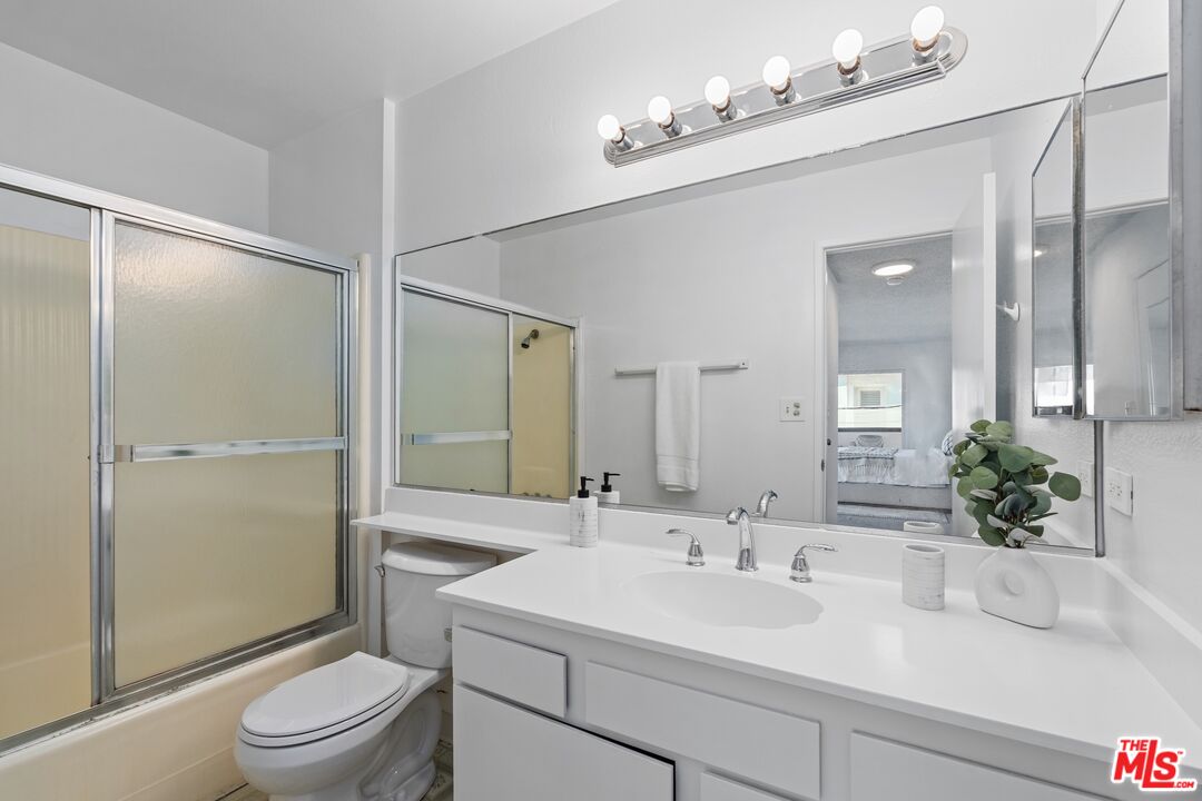 16 Quarterdeck Street, Unit 301 Marina del Rey, CA 90292 - Photo 20 of 32