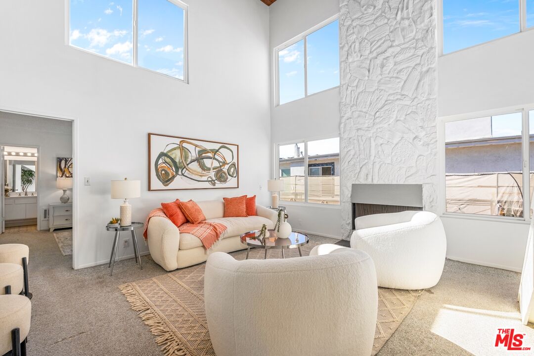 16 Quarterdeck Street, Unit 301 Marina del Rey, CA 90292 - Photo 4 of 32