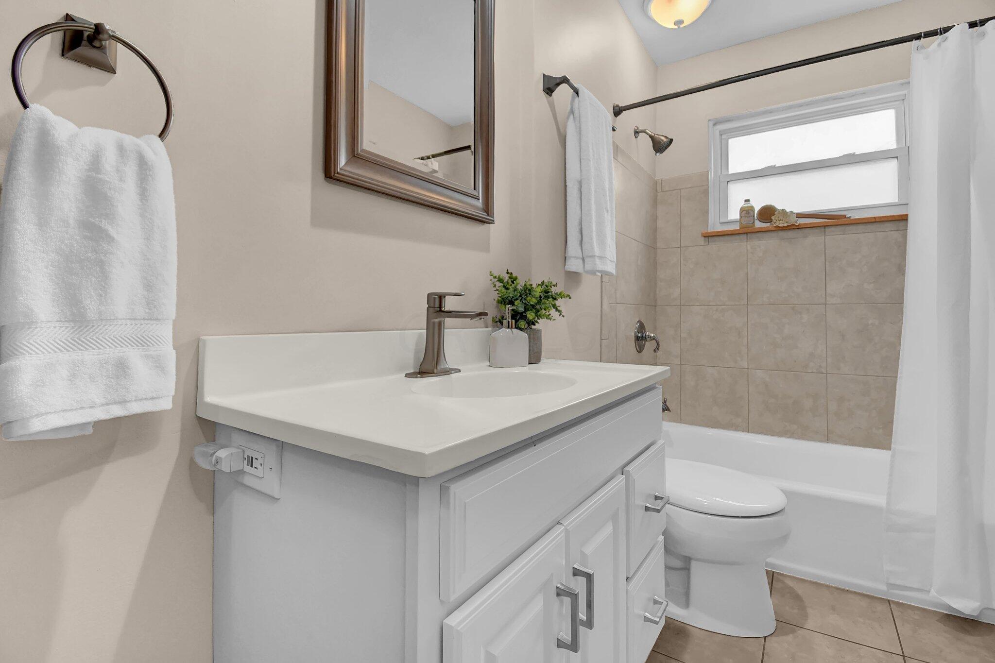 2437 Woodstock Road Columbus, OH 43221 - Photo 21 of 37 Hall Bath