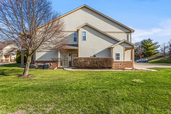 $189,900 | 3604 Thornhill Drive, Unit 3604, Champaign, IL 61822