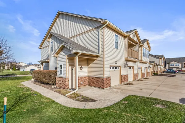$189,900 | 3604 Thornhill Drive, Unit 3604, Champaign, IL 61822