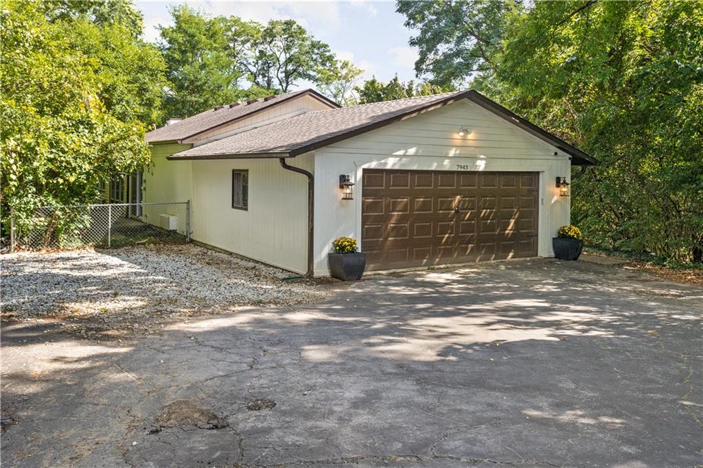 7943 Hawthorne Road Indianapolis, IN 46256 - Photo 3 of 31 Gallery Image 3