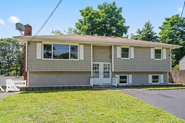 $4,200 | 49 Georgia Street, Unit B, East Northport, NY 11731