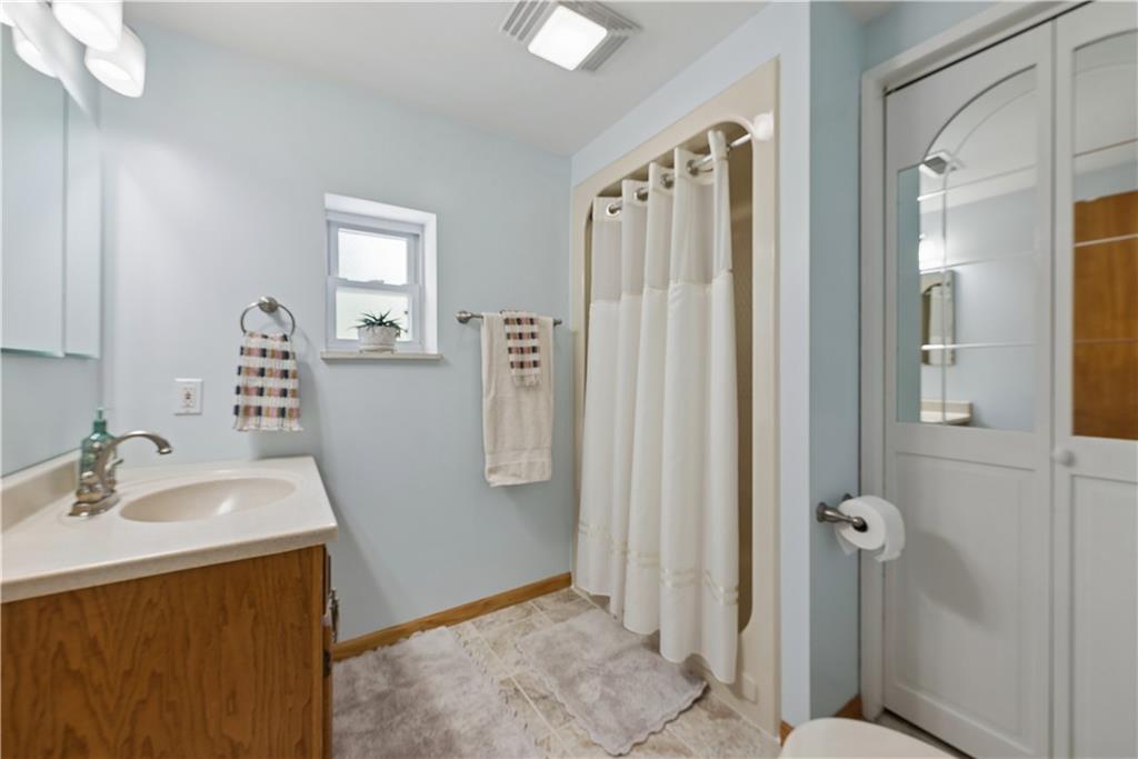 945 Roland Road Pittsburgh, PA 15221 - Photo 21 of 35