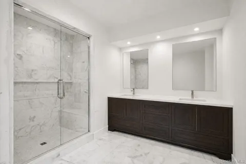 $4,495,000 | 8 Crest Lane, Scarsdale, NY 10583