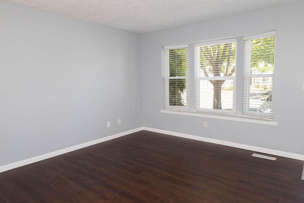 995 Annagladys Drive, Unit R2 Columbus, OH 43085 - Photo 2 of 21 Living room