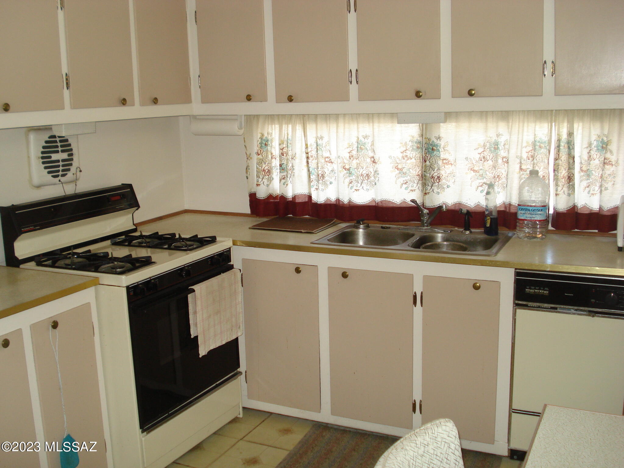 5557 West Rocking Cir Street Tucson, AZ 85713 - Photo 6 of 13 DSC09260
