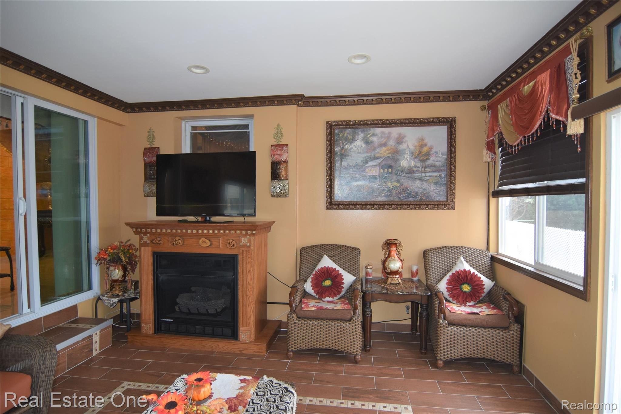 5151 Chase Road Dearborn, MI 48126 - Photo 26 of 39 DSC_4209 - Copy - Copy - Copy.JPG