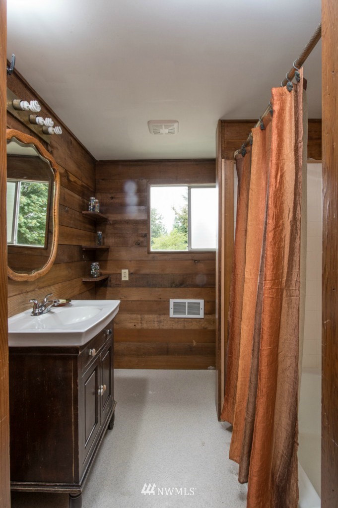 9200 Southwest Bank Road Vashon, WA 98070 - Photo 7 of 20
