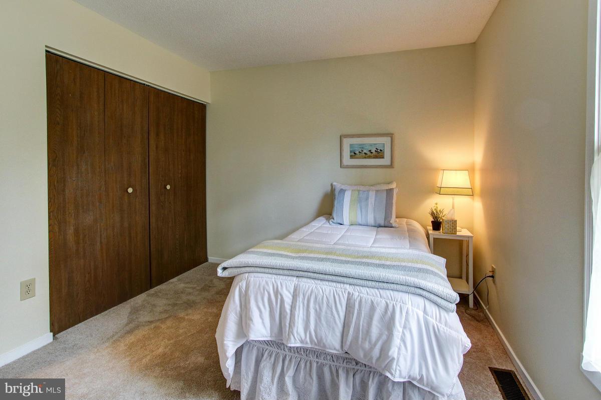 11872 Lester Road Manassas, VA 20112 - Photo 15 of 21 Guest Room with Large Closet!