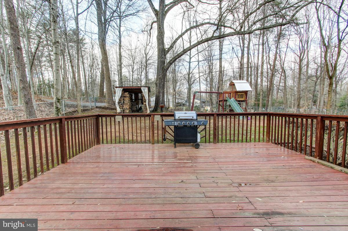 11872 Lester Road Manassas, VA 20112 - Photo 18 of 21 Large Deck off Back of House