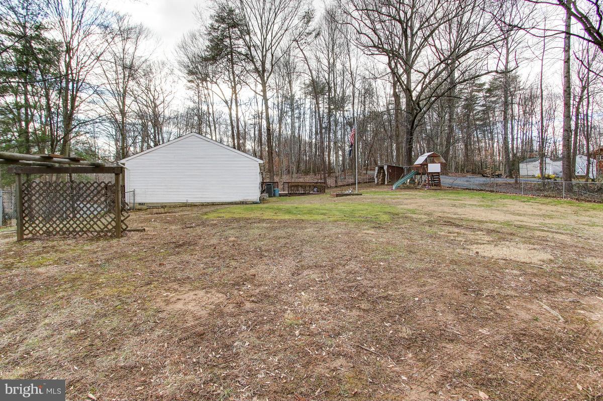11872 Lester Road Manassas, VA 20112 - Photo 21 of 21 Side Gate allows vehicles to park in rear.