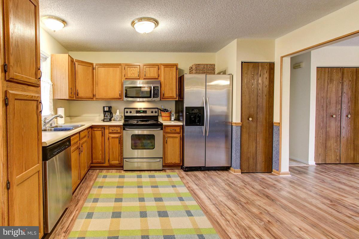 11872 Lester Road Manassas, VA 20112 - Photo 8 of 21 Kitchen is very Spacious!