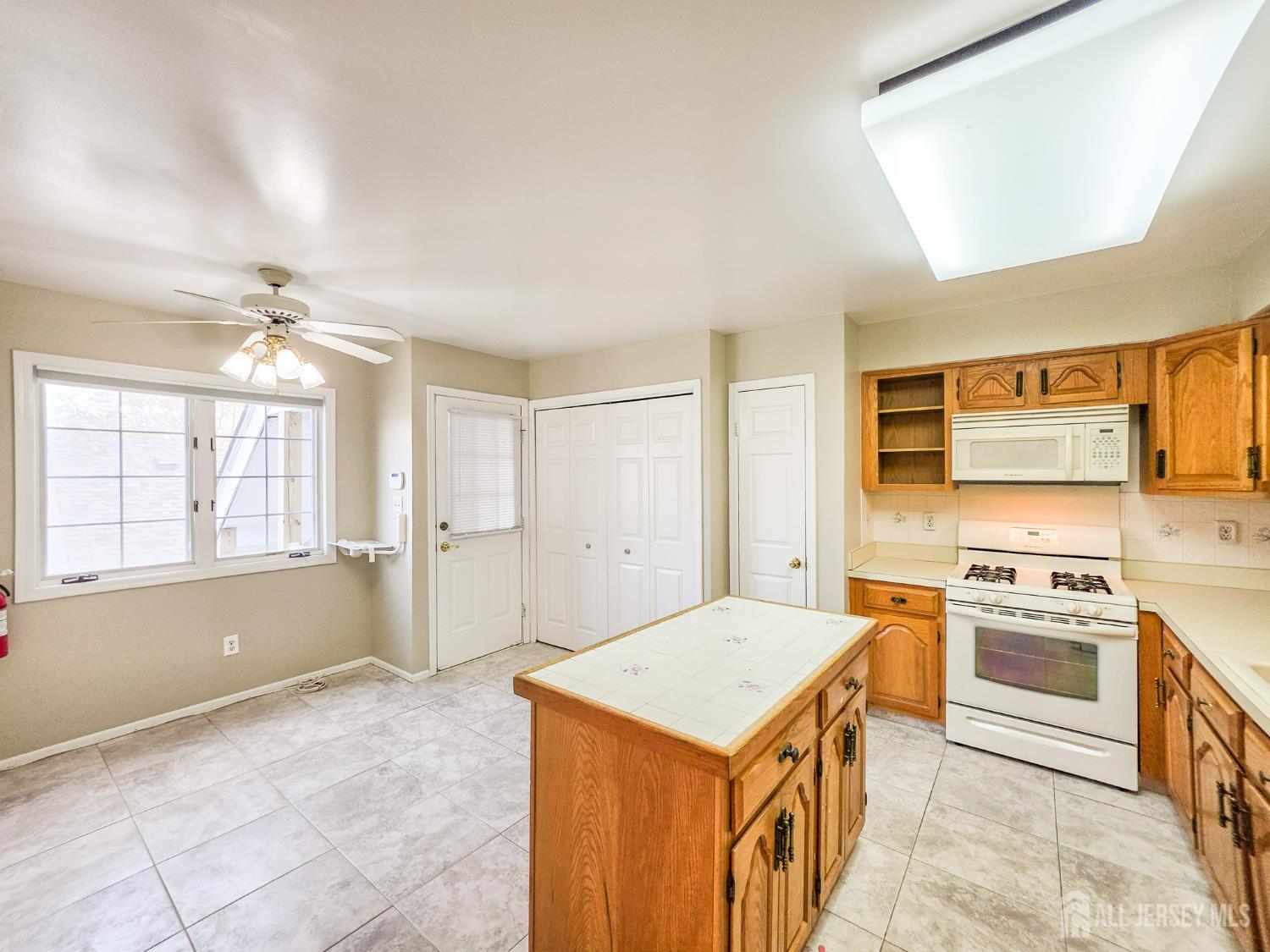 1 H Rutland Lane Monroe Township, NJ 08831 - Photo 8 of 26 a kitchen that has a stove and a sink