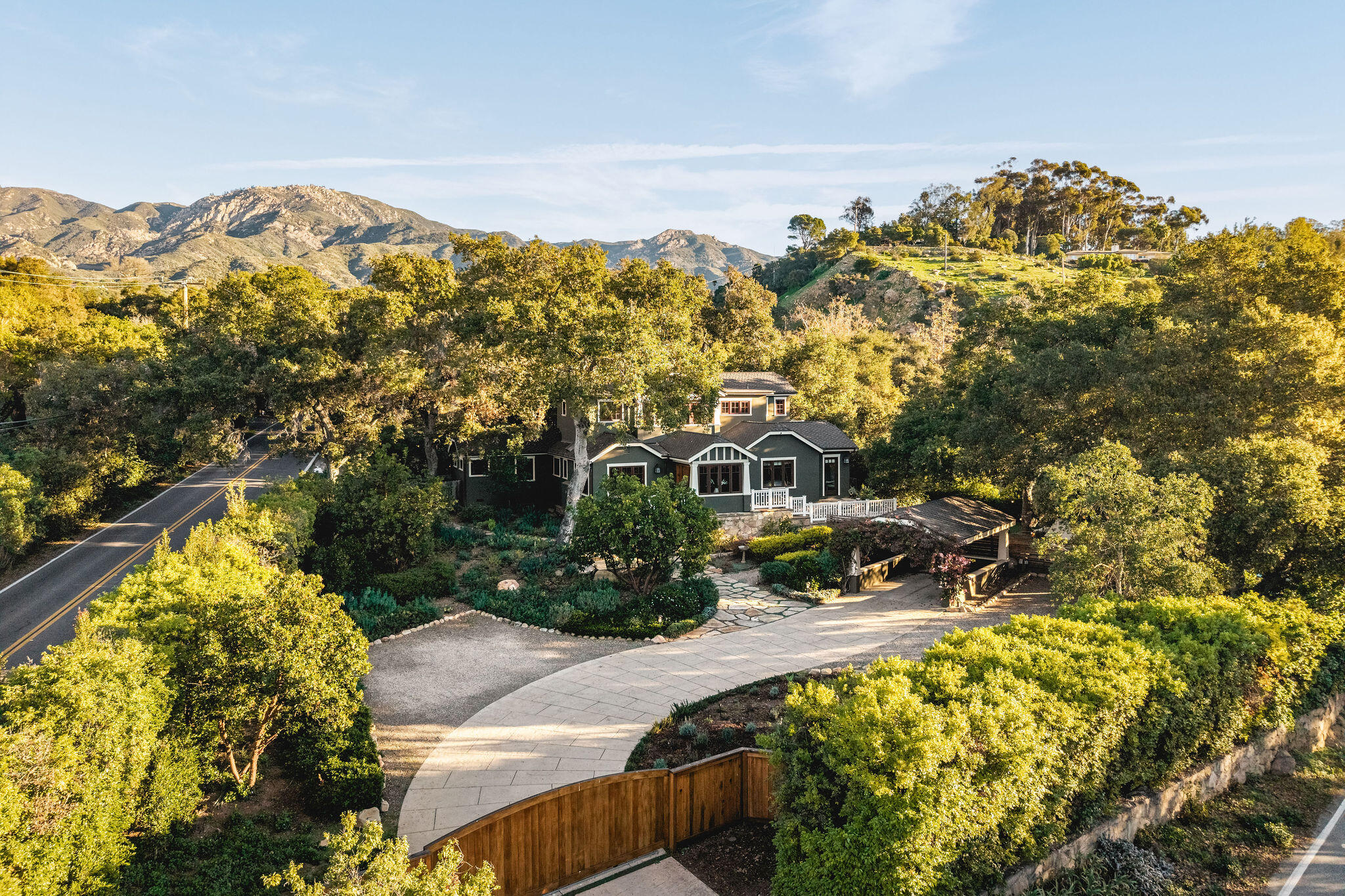 2480 Foothill Road Santa Barbara, CA 93105 - Photo 33 of 38 Private Driveway