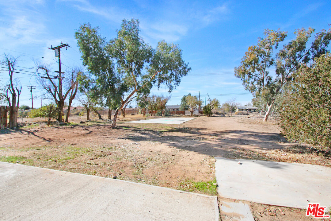 14388 Osage Road Apple Valley, CA 92307 - Photo 12 of 14 Gallery Image 12