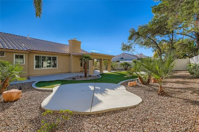 $2,600 | 8985 McLeod Drive, Henderson, NV 89074