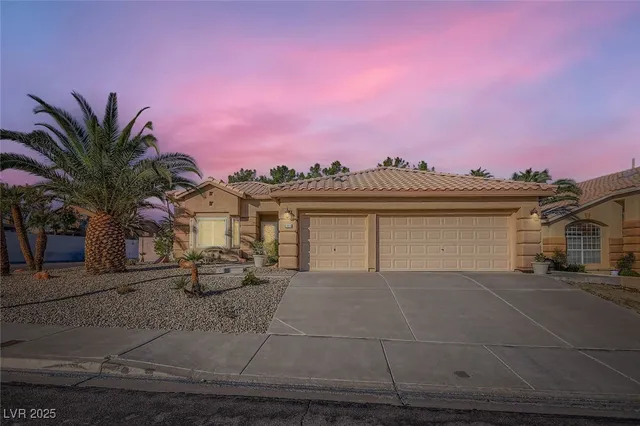$2,600 | 8985 McLeod Drive, Henderson, NV 89074