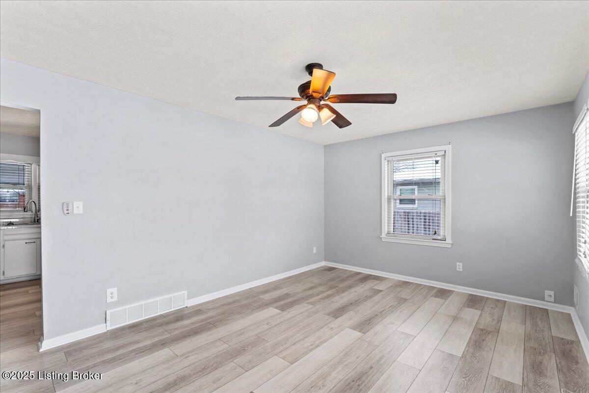 10610 Torrington Road Louisville, KY 40272 - Photo 6 of 28 08-DSC08463