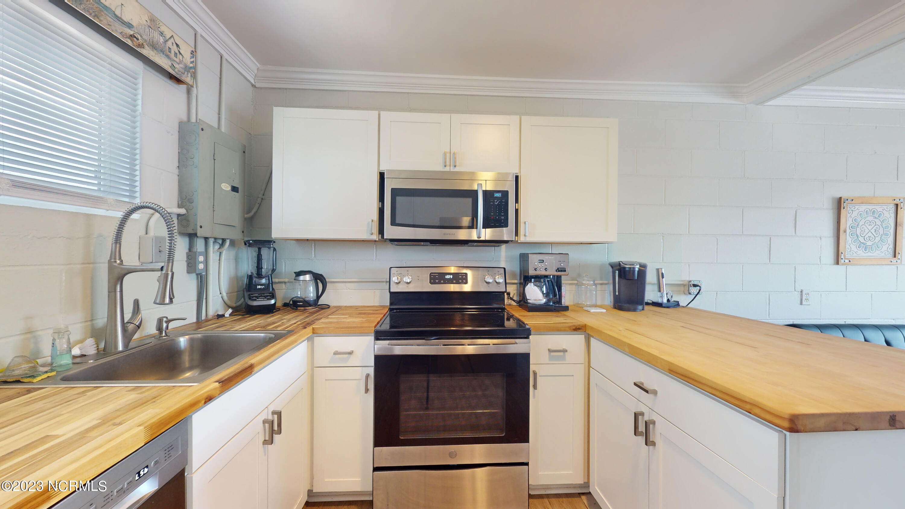 101 24th Street Emerald Isle, NC 28594 - Photo 12 of 47 101-24th-St-09112023_201011