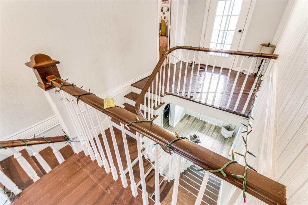 511 North Virginia Street Terrell, TX 75160 - Photo 4 of 12 Double Staircase