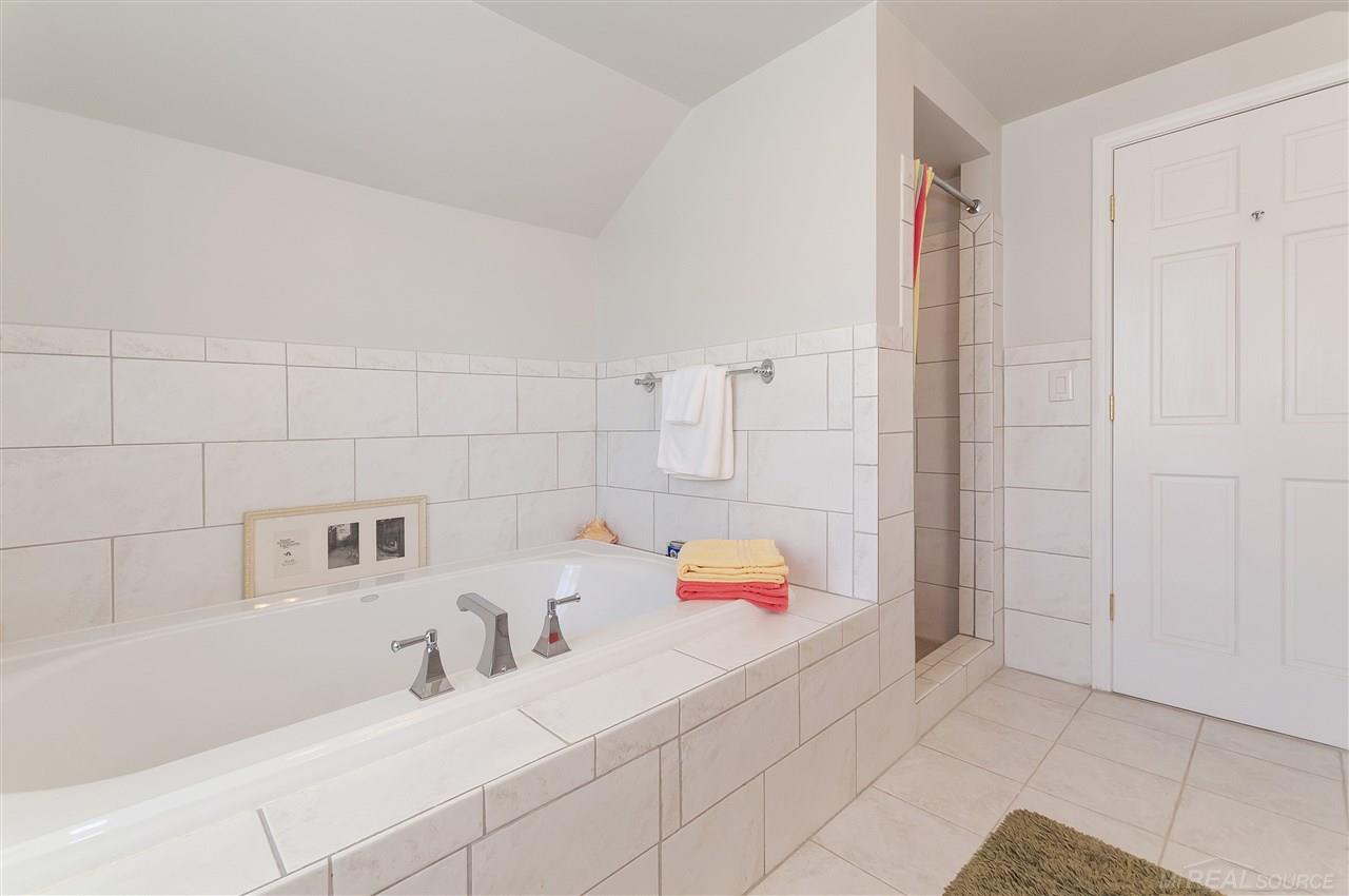 1415 South Renaud Road Grosse Pointe Woods, MI 48236 - Photo 38 of 65