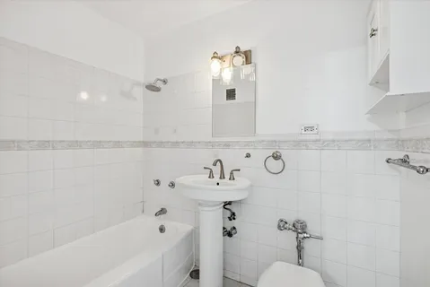 $169,900 | 6030 North Sheridan Road, Unit 1506, Chicago, IL 60660