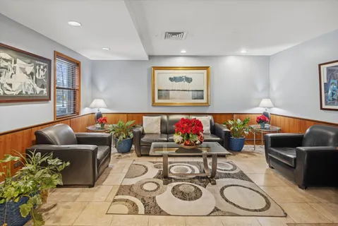 $169,900 | 6030 North Sheridan Road, Unit 1506, Chicago, IL 60660