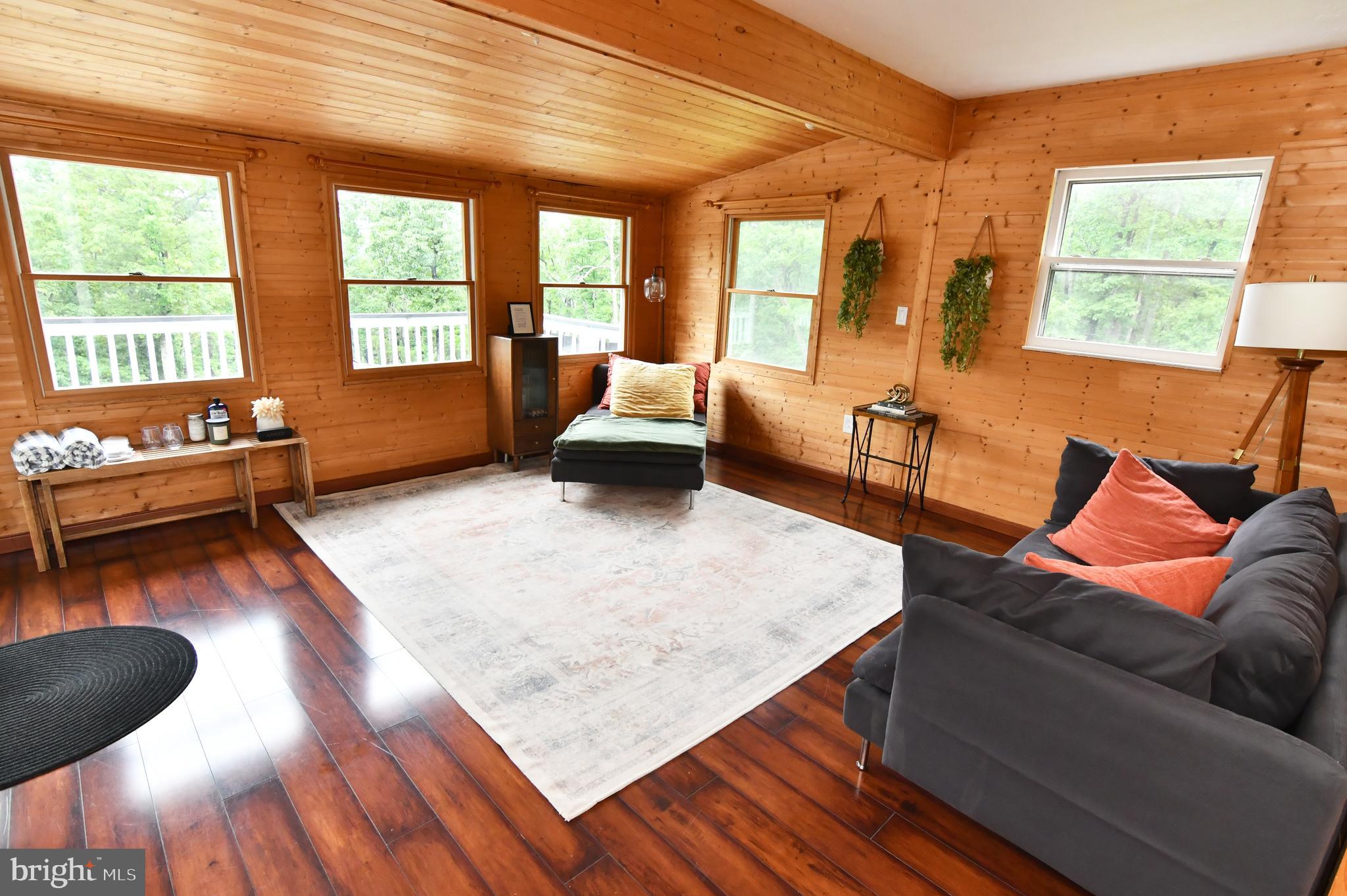 513 Cardinal Drive Rio, WV 26755 - Photo 14 of 55 Living area