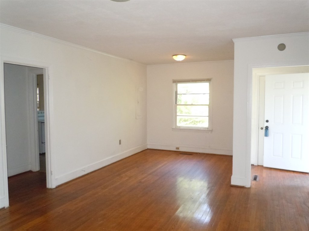 504 South Cherry Street Seneca, SC 29678 - Photo 4 of 19