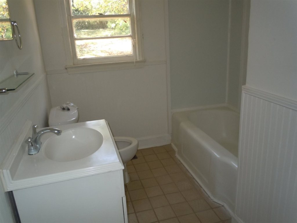 504 South Cherry Street Seneca, SC 29678 - Photo 9 of 19