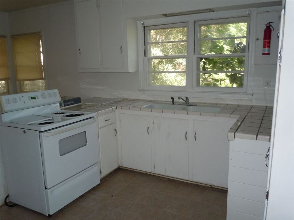 504 South Cherry Street Seneca, SC 29678 - Photo 10 of 19