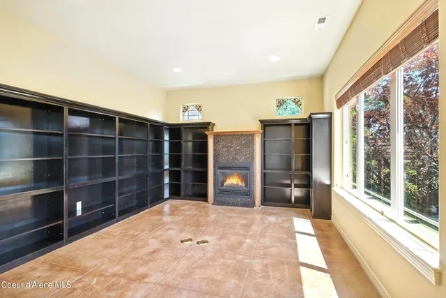 $1,145,000 | 500 Lookout Boulevard, Hope, ID 83836