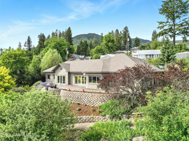 $1,145,000 | 500 Lookout Boulevard, Hope, ID 83836