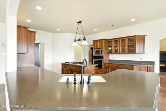 $1,145,000 | 500 Lookout Boulevard, Hope, ID 83836