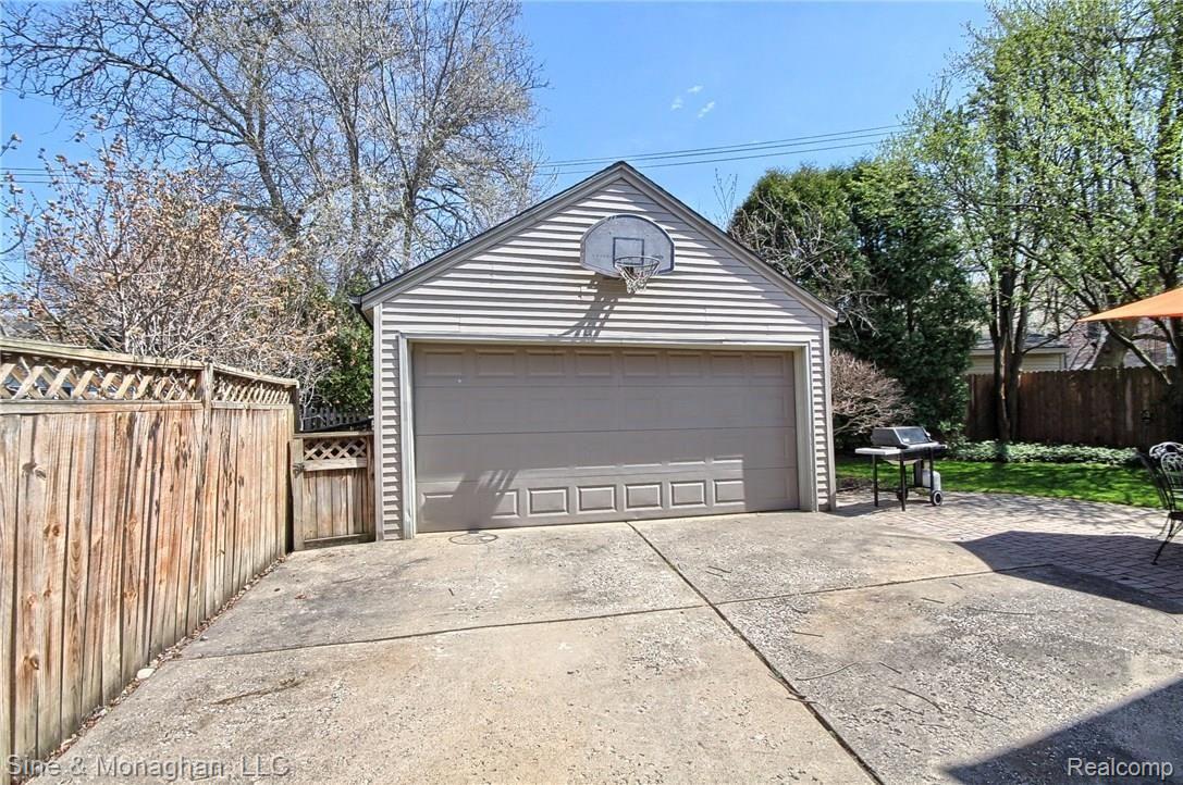 318 McMillan Road Grosse Pointe, MI 48236 - Photo 34 of 34 Garage.jpg