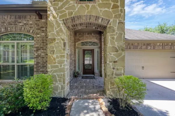 $375,000 | 2420 Winter Trail Drive, Conroe, TX 77304