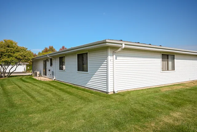 $299,000 | 951 Chelsea Lane, Schaumburg, IL 60193