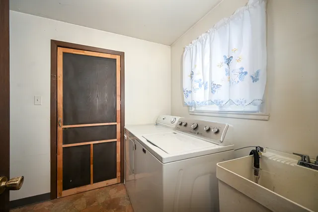 $299,000 | 951 Chelsea Lane, Schaumburg, IL 60193