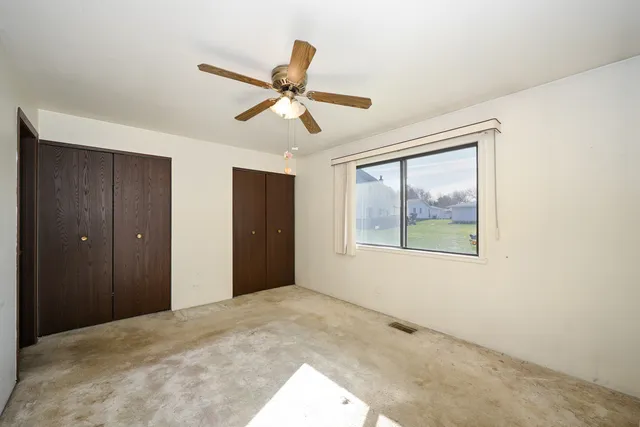 $299,000 | 951 Chelsea Lane, Schaumburg, IL 60193