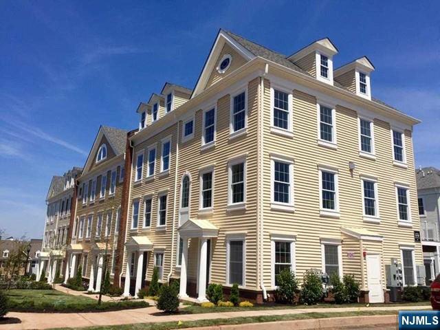 2 Parkside Lane Teaneck, NJ 07666 - Photo 4 of 29